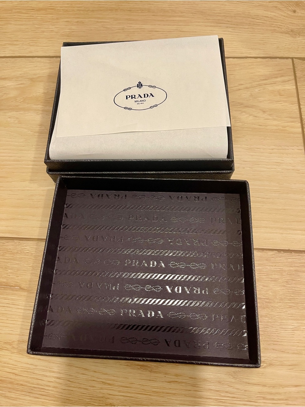 Prada men’s Saffiano leather wallet w/coin purse - Picture 6 of 10